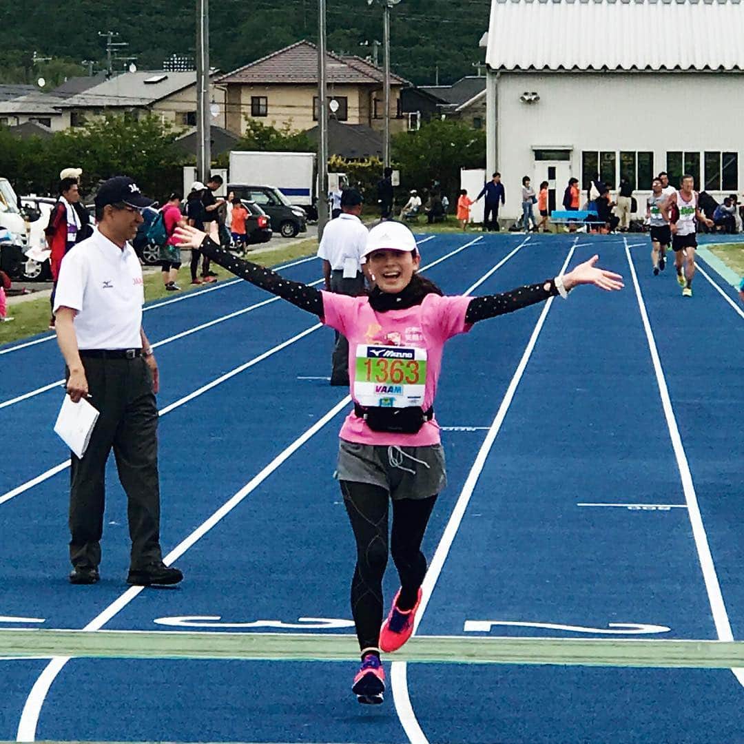 竹中友紀子のインスタグラム：「#いしのまき復興マラソン  #10キロの部  #52分35秒  #自己ベスト更新 #応援が温かかった  #ありがとうございました」
