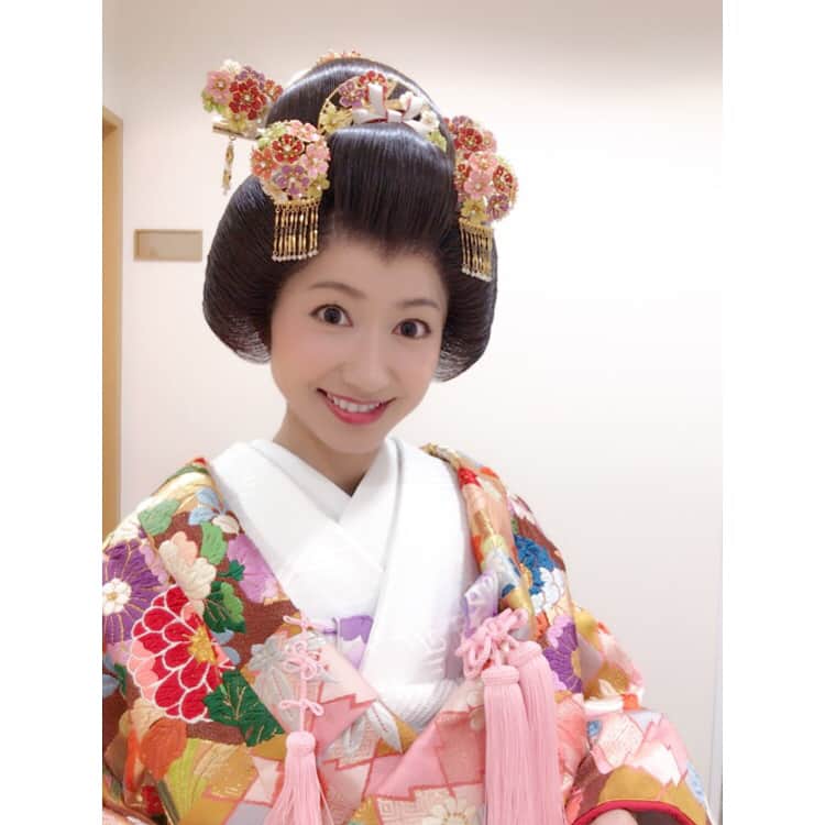 吉川亜樹さんのインスタグラム写真 - (吉川亜樹Instagram)「【住吉大社でブライダルモデル】 今回も白無垢と色打掛を着させてもらいました〜👘何回着ても身が引き締まる✨ やっぱり和装大好き❤ #住吉大社#ブライダル#モデル#model #着物#kimono #bridal #白無垢#色打掛#色打掛ヘア #全かつら#綿帽子#和装#吉川亜樹 #大阪#すみよっさん #尾長」6月18日 19時24分 - yoshikawa_aki