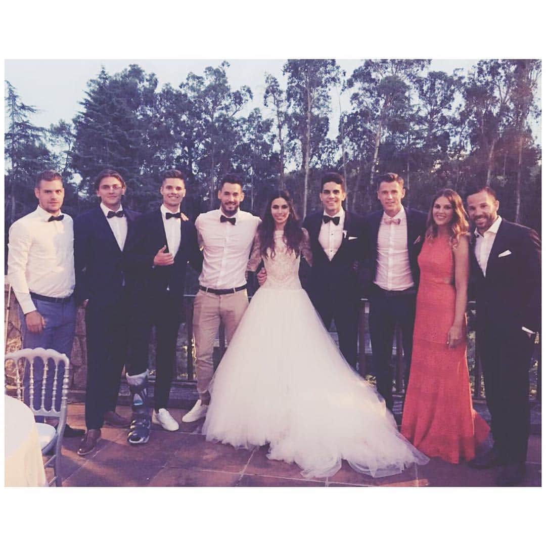 ゴンサロ・カストロのインスタグラム：「Felicidades guapos 🎉👰🏻🤵🏻❤️💍」
