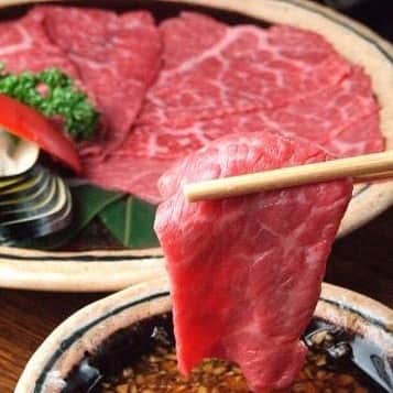 坂の途中のインスタグラム：「食べ飲み放題焼肉【坂の途中】 ～六本木交差点前、駅徒歩１分～ https://tabelog.com/tokyo/A1307/A130701/13050453/ ------------------------------------------------ 【当店のカット】ヨコ方向にカット！ 根元から先にかけて長い距離をカット。 これが大判のヒミツです！ 根元と先で味が違う牛タン本来の味をご堪能あれ♪ ------------------------------------------------ #東京 #六本木 #焼肉 #焼き肉 #焼肉屋 #宴会 #歓送迎会 #女子会 #食べ放題 #飲み放題 #溜池山王 #麻布十番 #黒毛和牛#ホルモン #坂の途中 #個室 #デート #おいしい #六本木ヒルズ #やきにく #ランチ #美味しい #深夜営業 #合コン #港区 #お酒 #居酒屋 #yakiniku #roppongi #tokyo」