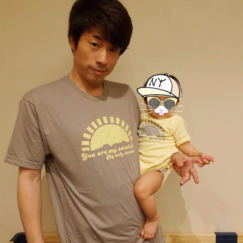 田村淳のインスタグラム：「‪父の日…‬ ‪僕は常々〇〇の日みたいなのが、あまり好きではなかったけれど…実際にありがとうと言われると嬉しいモノですねw  はじめての父の日😁‬ #おそろTシャツもらった#父の日  #ぽっこりお腹 #凹ませたい」