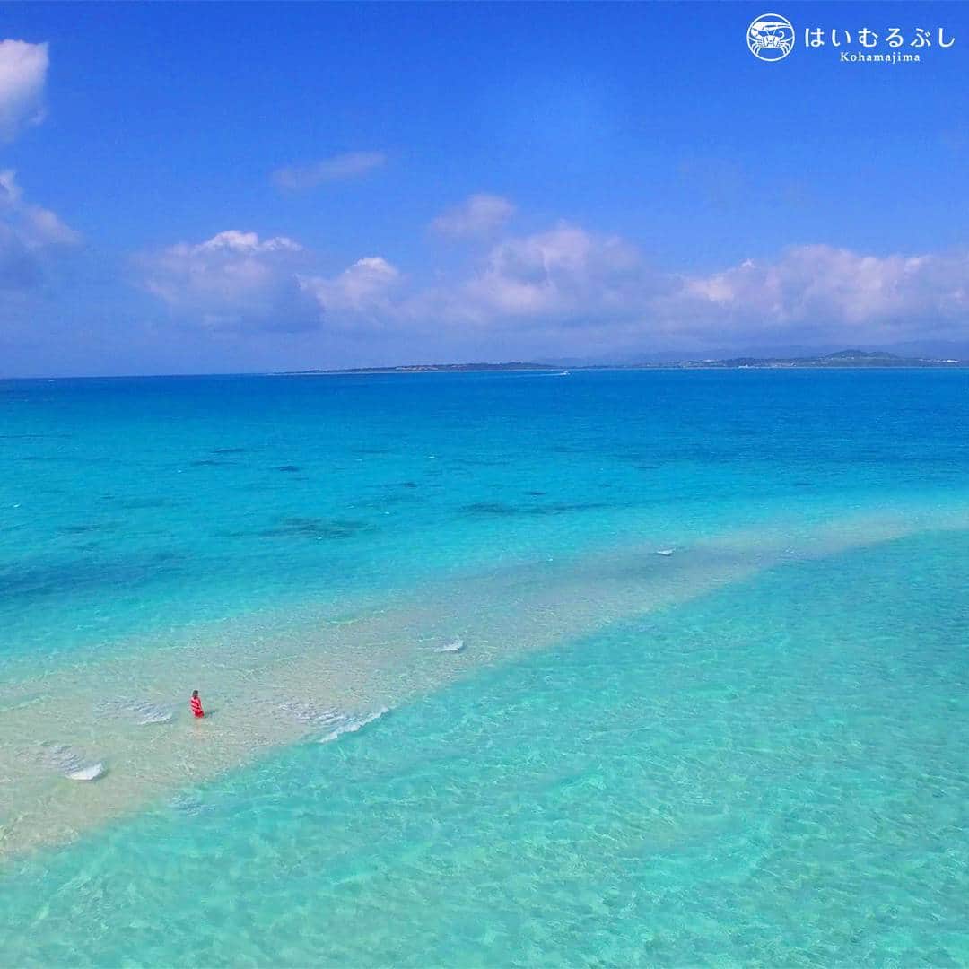 HAIMURUBUSHI はいむるぶしさんのインスタグラム写真 - (HAIMURUBUSHI はいむるぶしInstagram)「八重山ブルーの海に姿を現す「海の道」。サンゴ砂でできた白い道は幻想的な美しい海景です。#沖縄 #八重山 #浜島 #幻の島 #はいむるぶし #okinawa #yaeyama #kohamajima #hamajima #mabiroshinoshima」6月19日 9時52分 - haimurubushi_resorts