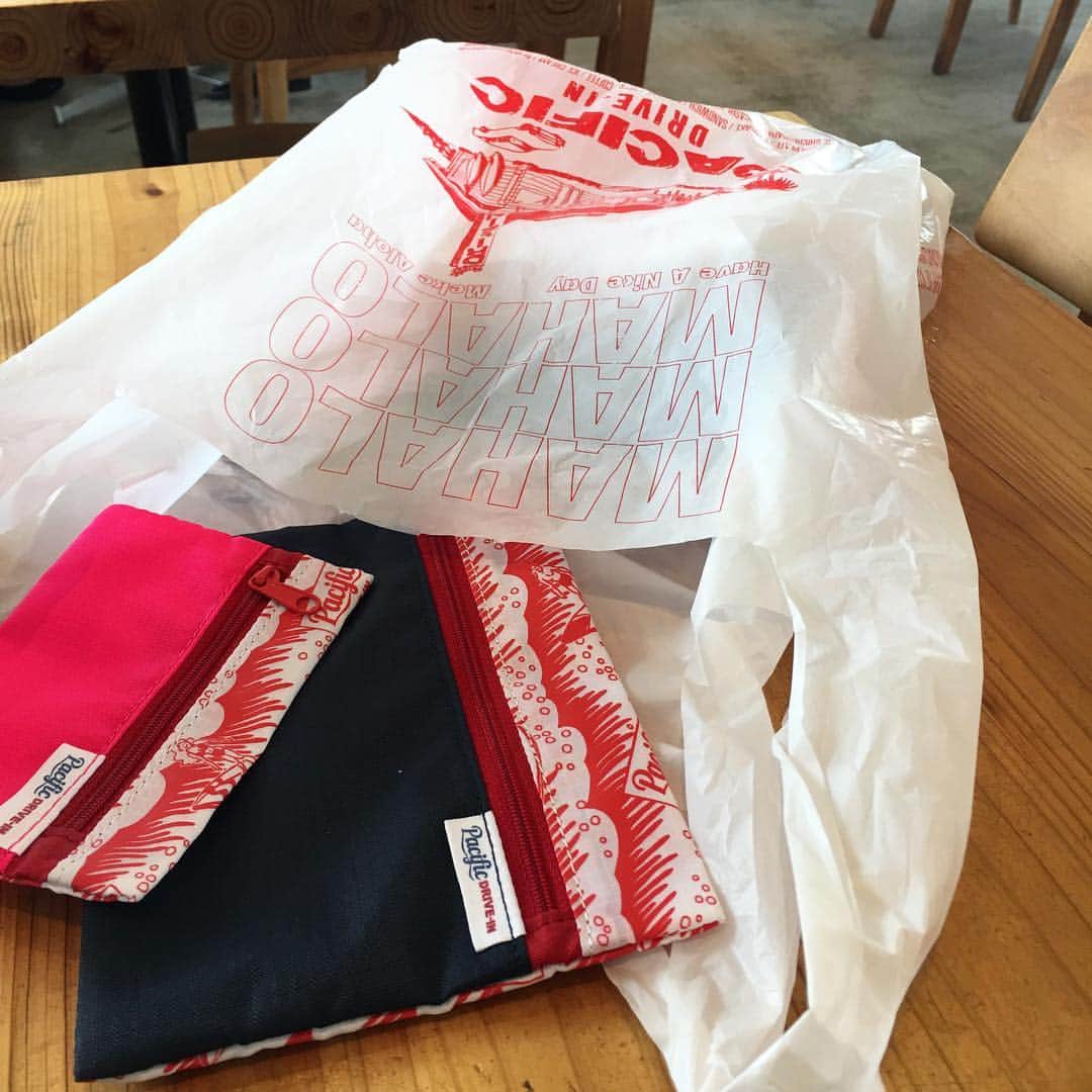 ISETAN MiRRORさんのインスタグラム写真 - (ISETAN MiRRORInstagram)「【Pacific DRIVE-IN × ISETAN MiRROR】コラボレーション ポーチ 2017年6月28日から、 イセタン ミラー各店、ISETAN MiRROR ONLINE STOREにて発売！！！ . . . #isetanmirror #イセタンミラー #pacficdrivein #パシフィックドライブイン #江ノ島 #七里ヶ浜 #七里ヶ浜駐車場 #ドライブインカフェ #コラボレーション #ポーチ #セット #限定 #6月28日発売  #鏡 #ステッカー #コットン #綿棒 #サーフ柄 #surf #surfing #サーフ #サーフィン  #summer #夏 イセタンミラー各店の店舗情報はイセタンミラーhpをご覧ください #isetanmirroronlinestore  #イセタンミラーオンラインストア  #ネットショッピング」6月19日 16時02分 - isetanmirror