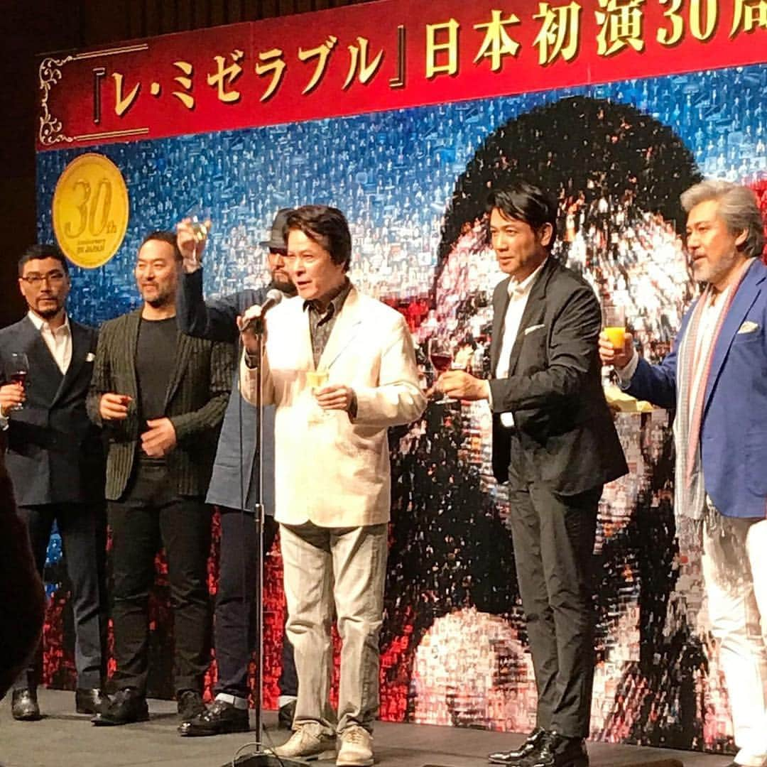 福井晶一さんのインスタグラム写真 - (福井晶一Instagram)「新旧バルジャンズ、30周年祝賀パーティーにて… #レミゼラブル  #30周年記念公演  #ジャンバルジャン  #鹿賀丈史 さん #今井清隆 さん #別所哲也 さん #吉原光夫 #ヤンジュンモ #福井晶一」6月20日 0時34分 - shoichi.fukui