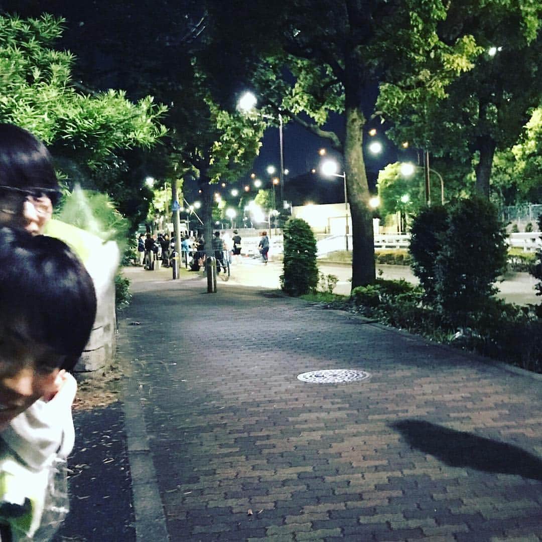 のインスタグラム：「あなそれ本編は東出くん1人のシーンが最後の撮影でした✨ あれ。手前に誰かが。。。 今夜10時最終回です。  #あなたのことはそれほど #誰 #東出昌大 #火曜よる10時 #15分拡大sp #波瑠 #仲里依紗 #鈴木伸之 #山崎育三郎 #黒川智花 #大政絢 #中川翔子 #橋本じゅん #麻生祐未」