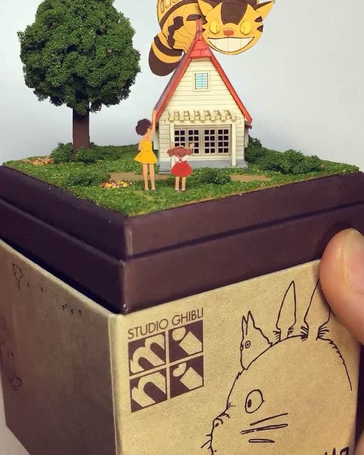 Qing Hanのインスタグラム：「Catbus and house from Totoro~! 😻 • So I finished building the miniatuart boxed Ghibli Totoro papercraft~! The grass probably took the longest tbh lol~ i need smaller tweezers 😆 This is a self assembly laser cut kit. Be careful though, the instructions are in Japanese with pictures, but most of all some parts are so small you can easily lose or misplace it. Also it's really tiny for handling. 📌I can't remember which site I ordered this from since I ordered from a few different sites, so try googling "Miniatuart ghibli papercraft" and some sites should pop up 😊. Reliable sites include hlj, amiami, bento&co and hobbysearch (1990.co)📌 • Music - Ghibli Jazz by Cafe Music BGM Channel on YouTube」