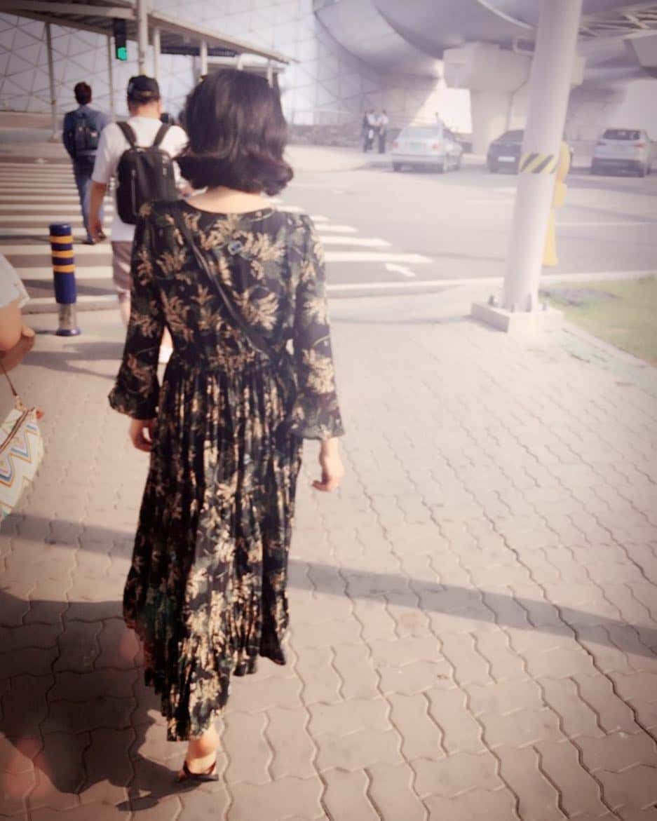 イ・ヒョヌのインスタグラム：「세상 가장 이쁜 우리엄마❤️ 그 앞에서 묵묵히 길을 터주는 우리아빠❤️ 그 뒤는 하나뿐인 남매 누나와 나❤️ 모든게 완벽하다. #가족여행🙏🏻」