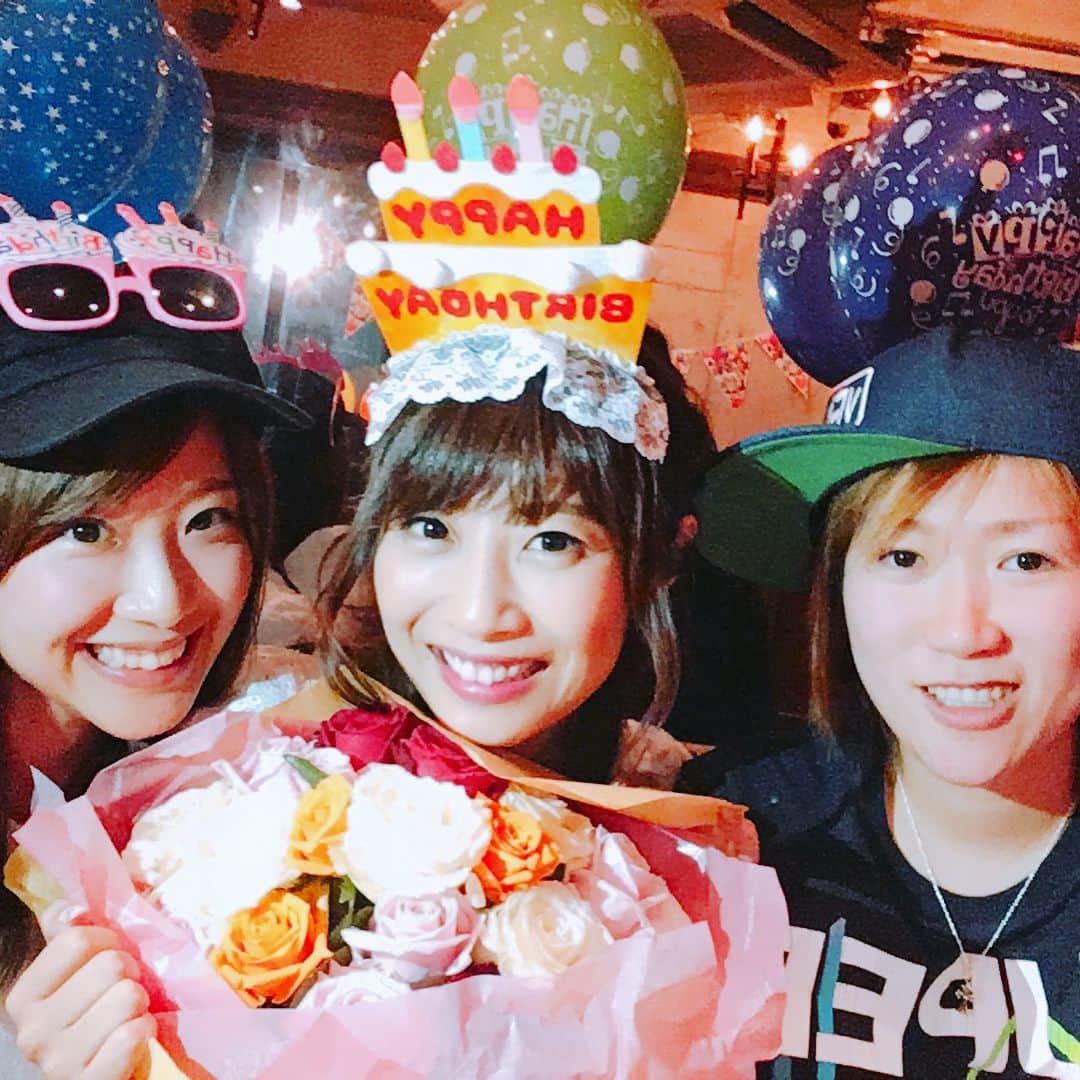 古川真奈美さんのインスタグラム写真 - (古川真奈美Instagram)「みんながお祝いしてくれて幸せな30代をスタートしましたーー🤗❤️❤️ 去年の誕生日で学習して、今年はゲロゲロピーピーにならない程度に飲んだ🍷✨笑  #サプライズありがとう #本当かおちゃんの前振りやばい #普通に落ち込んでた #とんだサプライズ #幸せ  #相変わらずみおいい奴 #プレゼントありがとう #大切に使うね #大好き  #夏思い出作りいこう」6月20日 20時32分 - mana_0619