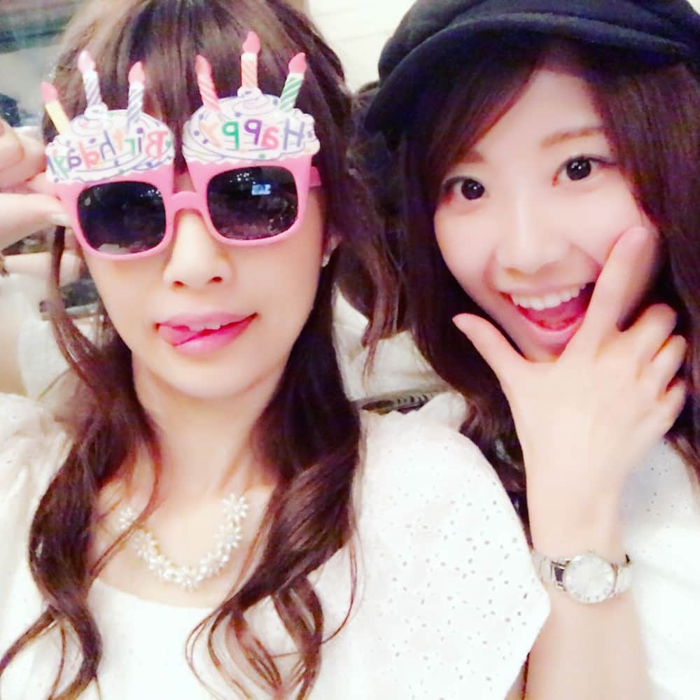 古川真奈美さんのインスタグラム写真 - (古川真奈美Instagram)「みんながお祝いしてくれて幸せな30代をスタートしましたーー🤗❤️❤️ 去年の誕生日で学習して、今年はゲロゲロピーピーにならない程度に飲んだ🍷✨笑  #サプライズありがとう #本当かおちゃんの前振りやばい #普通に落ち込んでた #とんだサプライズ #幸せ  #相変わらずみおいい奴 #プレゼントありがとう #大切に使うね #大好き  #夏思い出作りいこう」6月20日 20時32分 - mana_0619