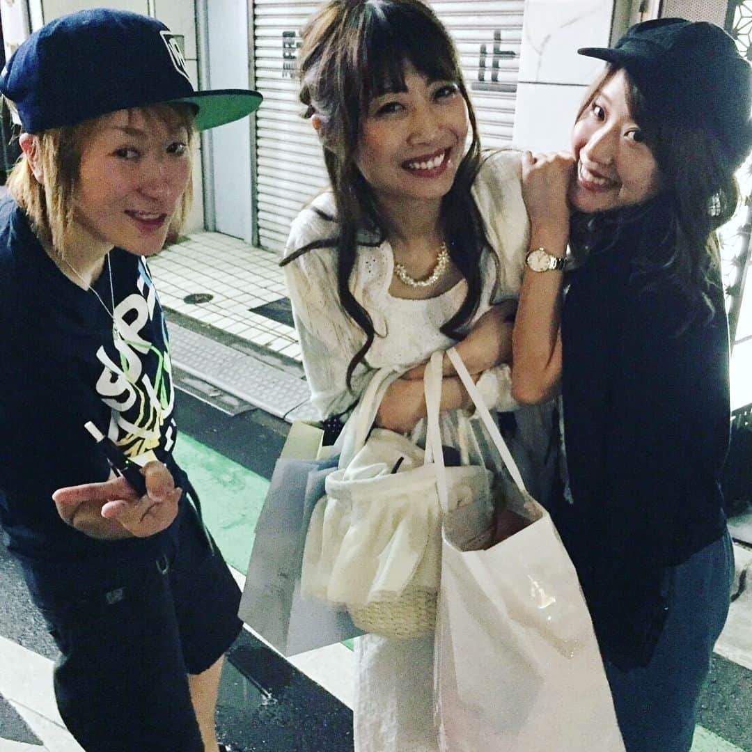 古川真奈美さんのインスタグラム写真 - (古川真奈美Instagram)「みんながお祝いしてくれて幸せな30代をスタートしましたーー🤗❤️❤️ 去年の誕生日で学習して、今年はゲロゲロピーピーにならない程度に飲んだ🍷✨笑  #サプライズありがとう #本当かおちゃんの前振りやばい #普通に落ち込んでた #とんだサプライズ #幸せ  #相変わらずみおいい奴 #プレゼントありがとう #大切に使うね #大好き  #夏思い出作りいこう」6月20日 20時32分 - mana_0619