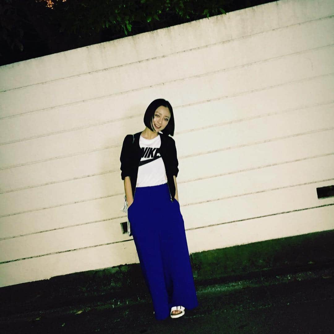 安達祐実さんのインスタグラム写真 - (安達祐実Instagram)「あつくなったね #夜でももう寒くない #鮮やかな色がいい #この頃なぜか #青がいい」6月20日 21時48分 - _yumi_adachi