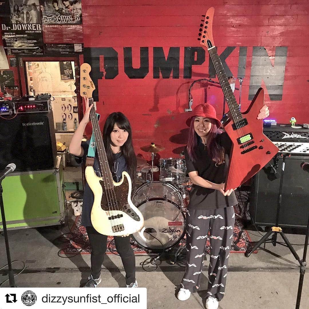 あやぺたのインスタグラム：「全ての機材が戻ってきました。 違うリサイクルショップにて売られてるところを連絡もらいました。 みなさんの協力のおかげです。泣 本当にありがとうございます！！！ #Repost @dizzysunfist_official (@get_repost) ・・・ *** 【御報告】 2017年3月12日に車上狙いの被害に遭い機材が盗難された件で、3月15日に一部の機材が発見され、今月残りの機材も発見の連絡をもらい、盗難被害に遭った機材の全てが無事手元に返ってきました。この度は大変ご心配をおかけしました。みなさんの情報拡散の協力に感謝しています。ありがとうございます。 Dizzy Sunfist一同」