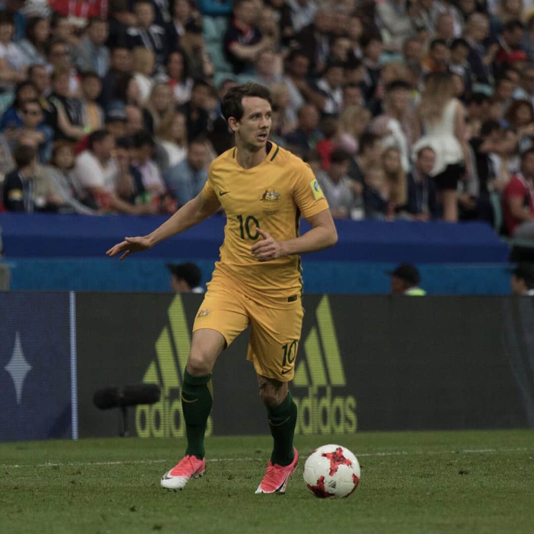 ロビー・クルーズのインスタグラム：「🇦🇺v 🇩🇪 #confederationscup」