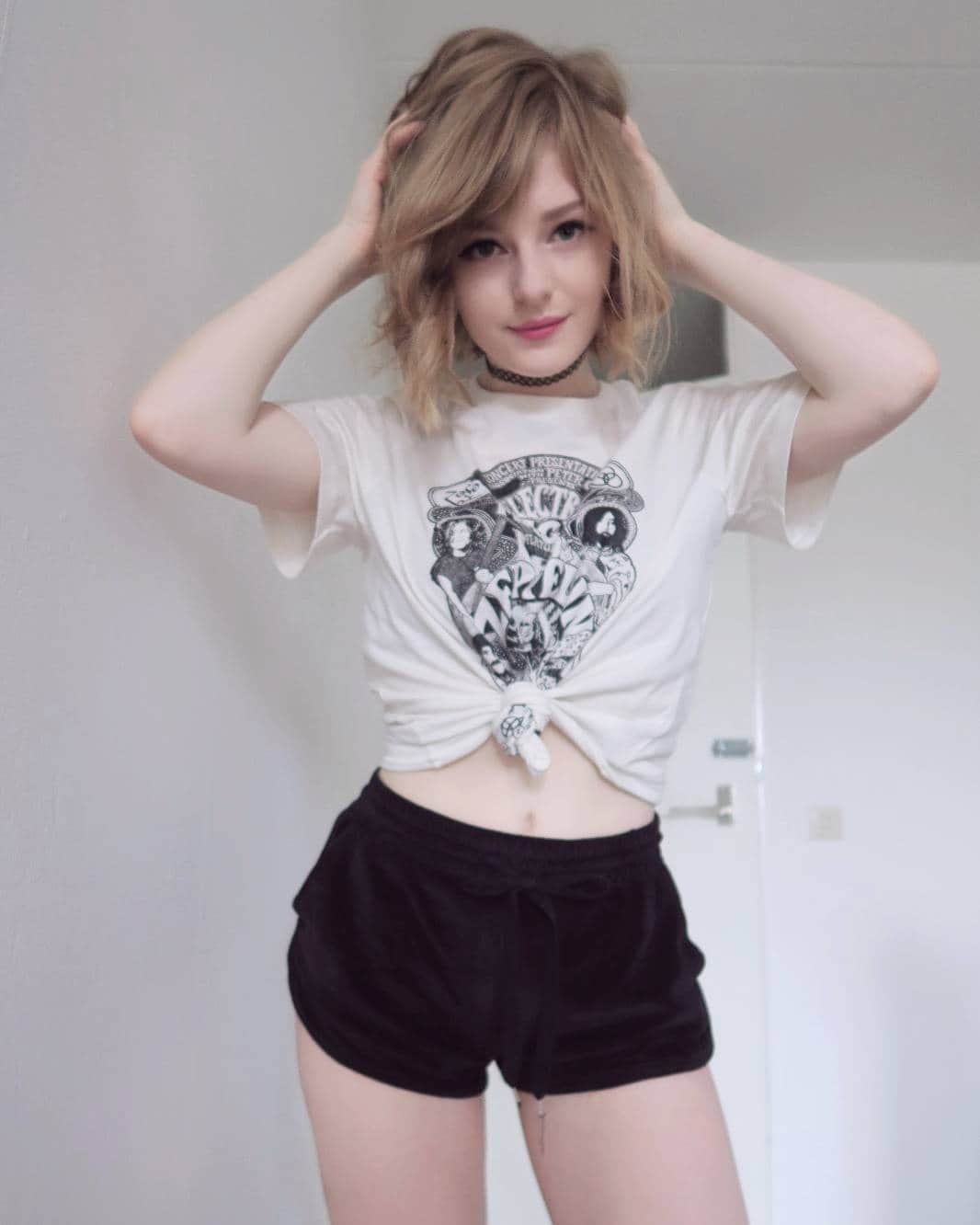 Ella Freyaのインスタグラム：「Summer in the Netherlands is the best week of the year 😄🎵」