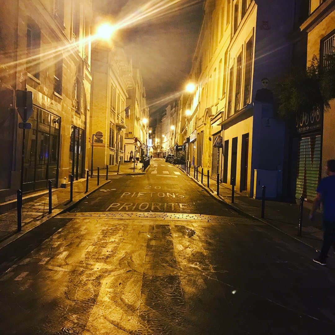 城田優さんのインスタグラム写真 - (城田優Instagram)「夜のおパリの街並み  #写真3枚あるよ #やっぱオレンジの街灯は落ち着くね #スペインにとっても似てます #でも言葉はまるで違う #フランス語難しい #さてお仕事 #パリ」6月21日 12時42分 - yu_shirota