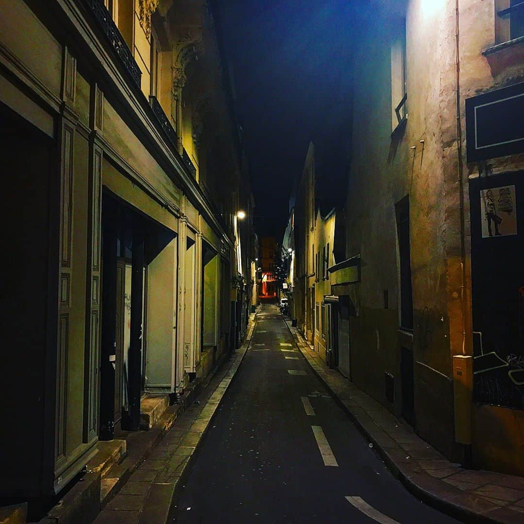 城田優さんのインスタグラム写真 - (城田優Instagram)「夜のおパリの街並み  #写真3枚あるよ #やっぱオレンジの街灯は落ち着くね #スペインにとっても似てます #でも言葉はまるで違う #フランス語難しい #さてお仕事 #パリ」6月21日 12時42分 - yu_shirota