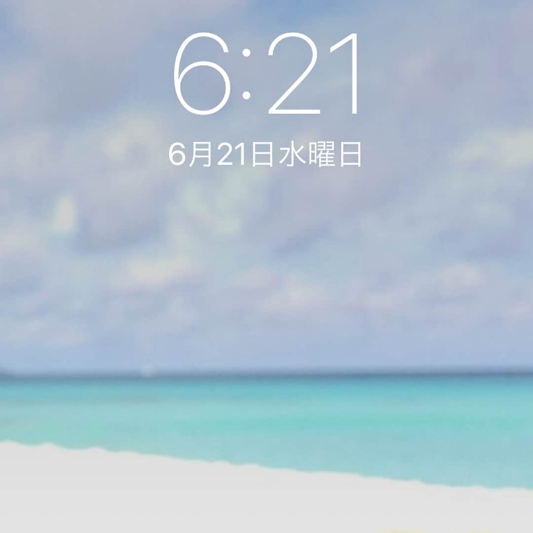 笛木優子のインスタグラム：「お祝いメッセージありがとうございました😊  今日は天気も素晴らしく🌧笑  今朝は偶然誕生日の時間に起きました🌈  いつもみなさん暖かいご声援ありがとうございます🙏🏻✨ これからも感謝の気持ちを忘れずに、一生懸命生きて行きたいと思います🌟」