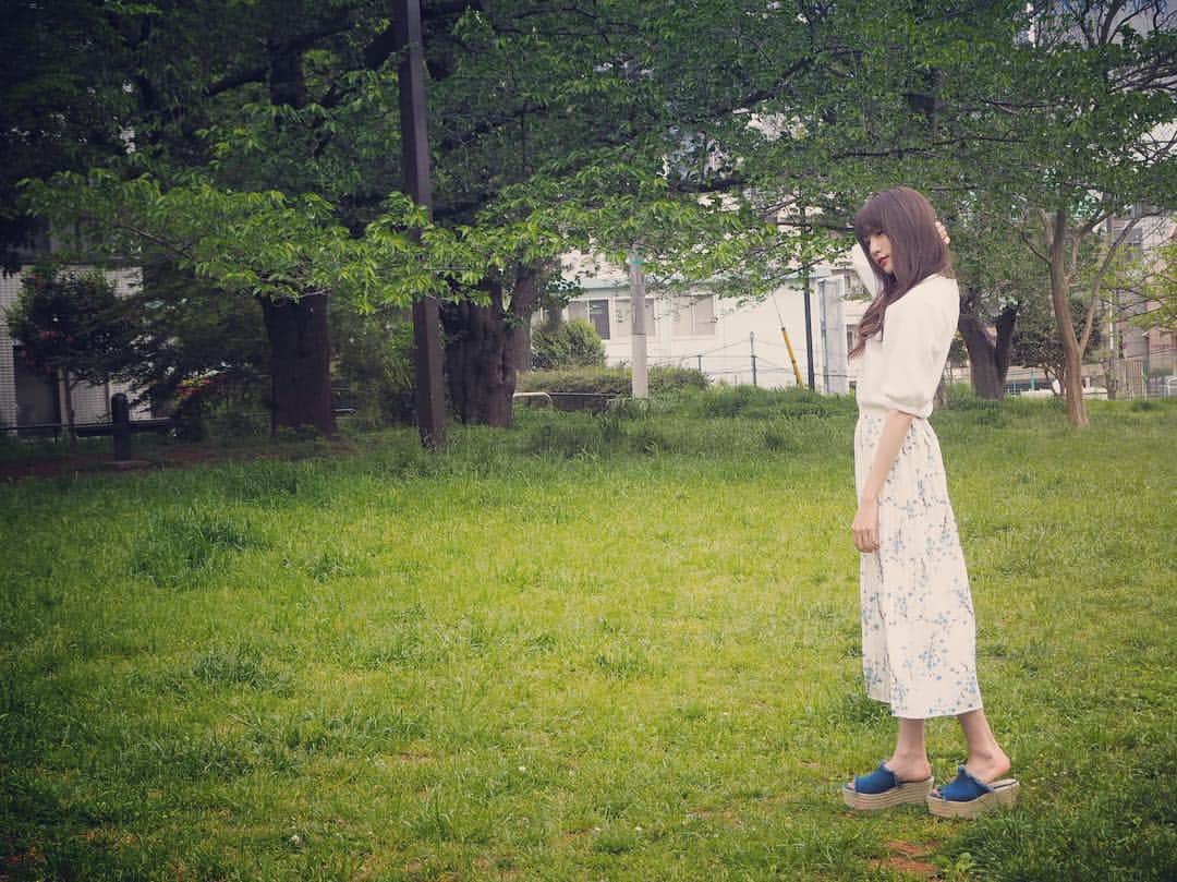 志田友美（ゆうみん）のインスタグラム：「本日発売『IDOL AND READ 011』私が掲載されてます👯✨たくさん喋ったよ😆 書店にてチェックしてみてください💎💭 #夢アド #志田友美」