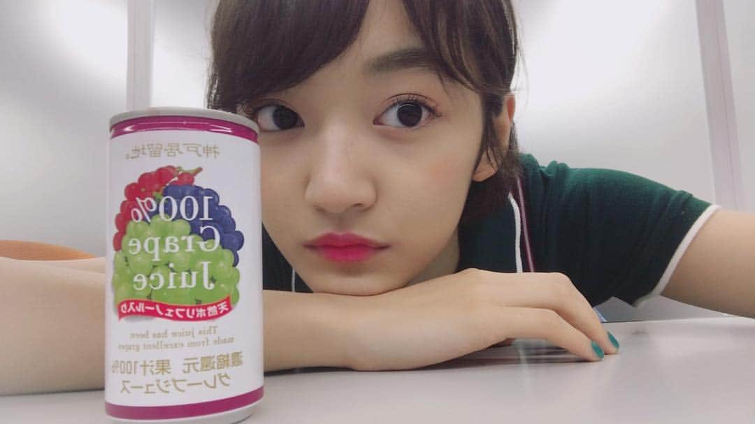 下村実生さんのインスタグラム写真 - (下村実生Instagram)「缶のジュースってなんか、美味しい。 今日は20:00〜 生テレです🐶 珍しい格好してるよ。笑」6月21日 19時40分 - miki_shimomura_