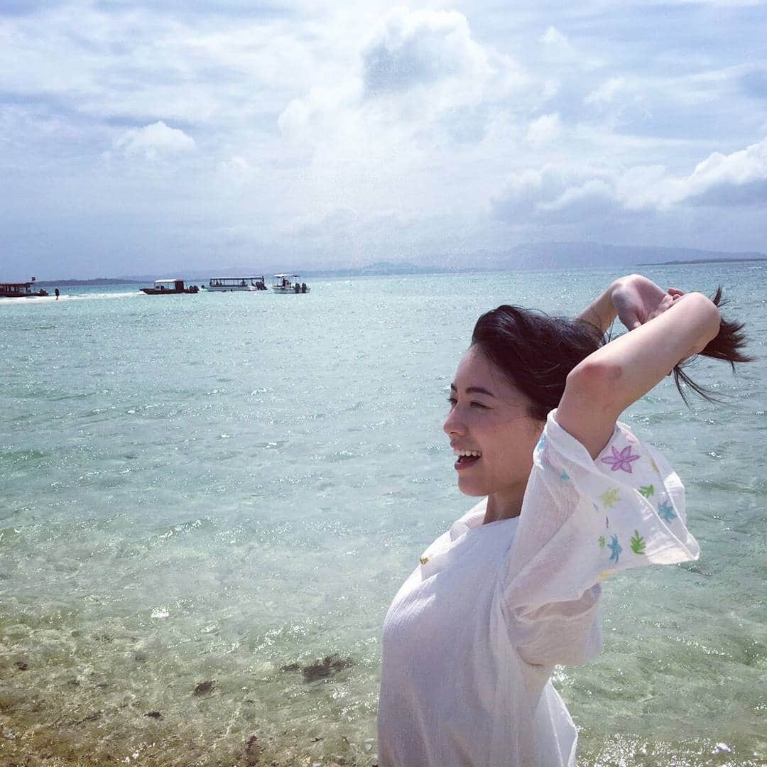 松井珠理奈さんのインスタグラム写真 - (松井珠理奈Instagram)「沖縄の海きれいすぎた。 透きとおってるよ✨✨✨ #おきなわ  #沖縄  #海  #きれい  #島  #sea  #快晴」6月21日 20時05分 - jurinamatsui3