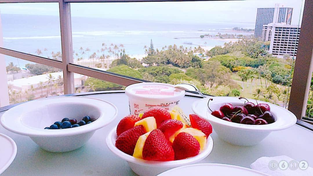 鈴原あいみのインスタグラム：「#breakfast #hawaii #takahashikajitsuten #wholefoods」