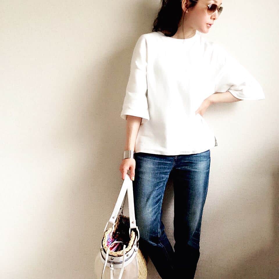 竹中友紀子のインスタグラム：「#coordinate  #シンプルコーデ  #サングラス ... #oliverpeoples #オリバーピープルズ  #トップス ... #dholic #ディーホリック  #パンツ ... #redcard #レッドカード  #バッグ ... #francescobiasia #フランチェスコビアジア」