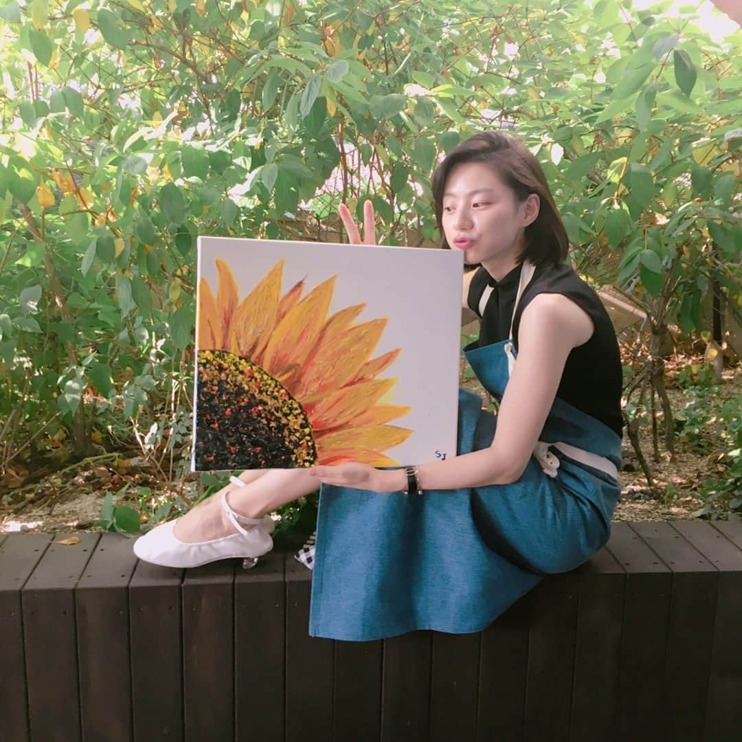 パク・スジンさんのインスタグラム写真 - (パク・スジンInstagram)「오늘의 마이팔레트는 해바라기🌻🌻 #마이팔레트#아트클래스#힐링#커피마시며#음악들으머#그림그리기#해바라기#좋다」6月22日 18時10分 - ssujining