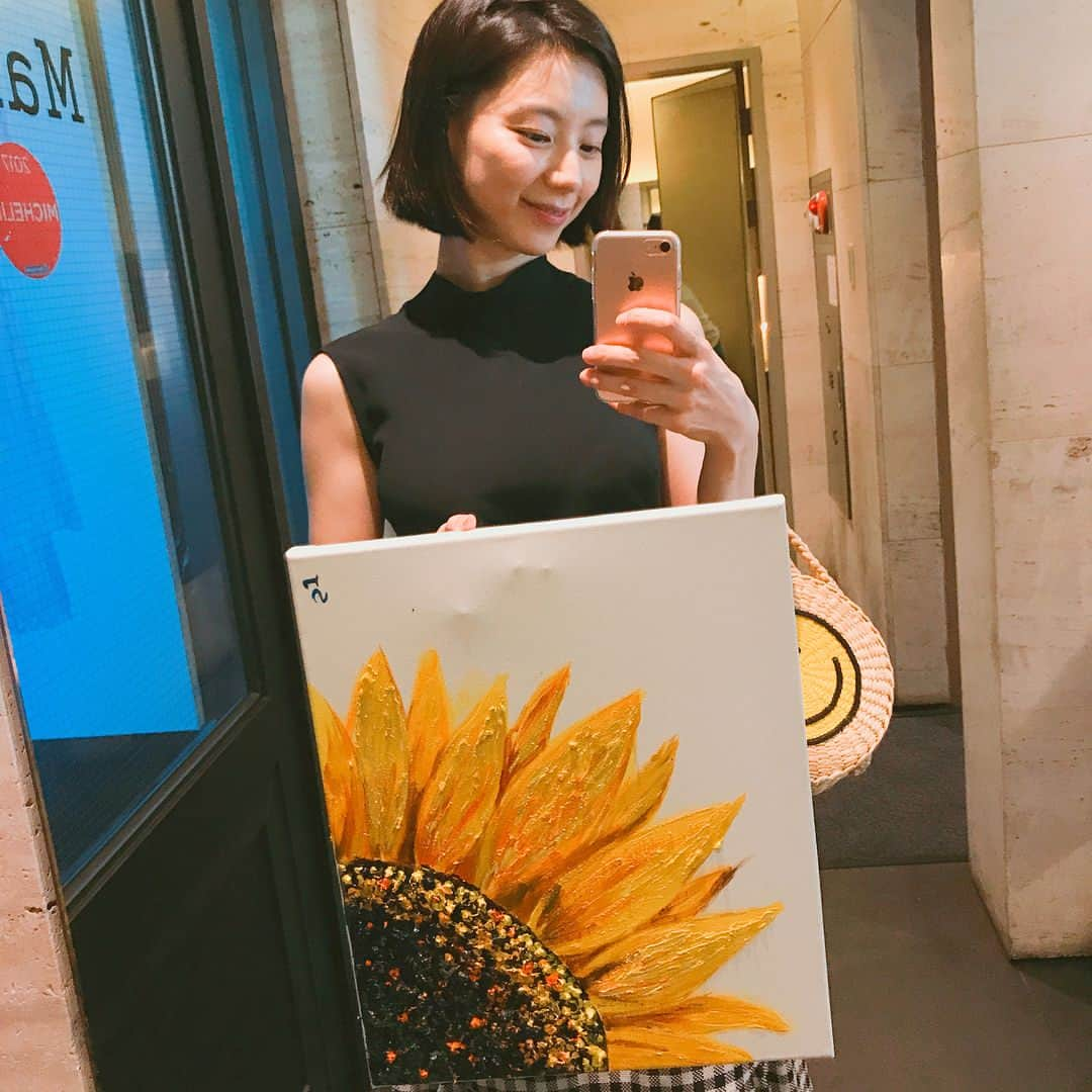 パク・スジンのインスタグラム：「오늘의 마이팔레트는 해바라기🌻🌻 #마이팔레트#아트클래스#힐링#커피마시며#음악들으머#그림그리기#해바라기#좋다」