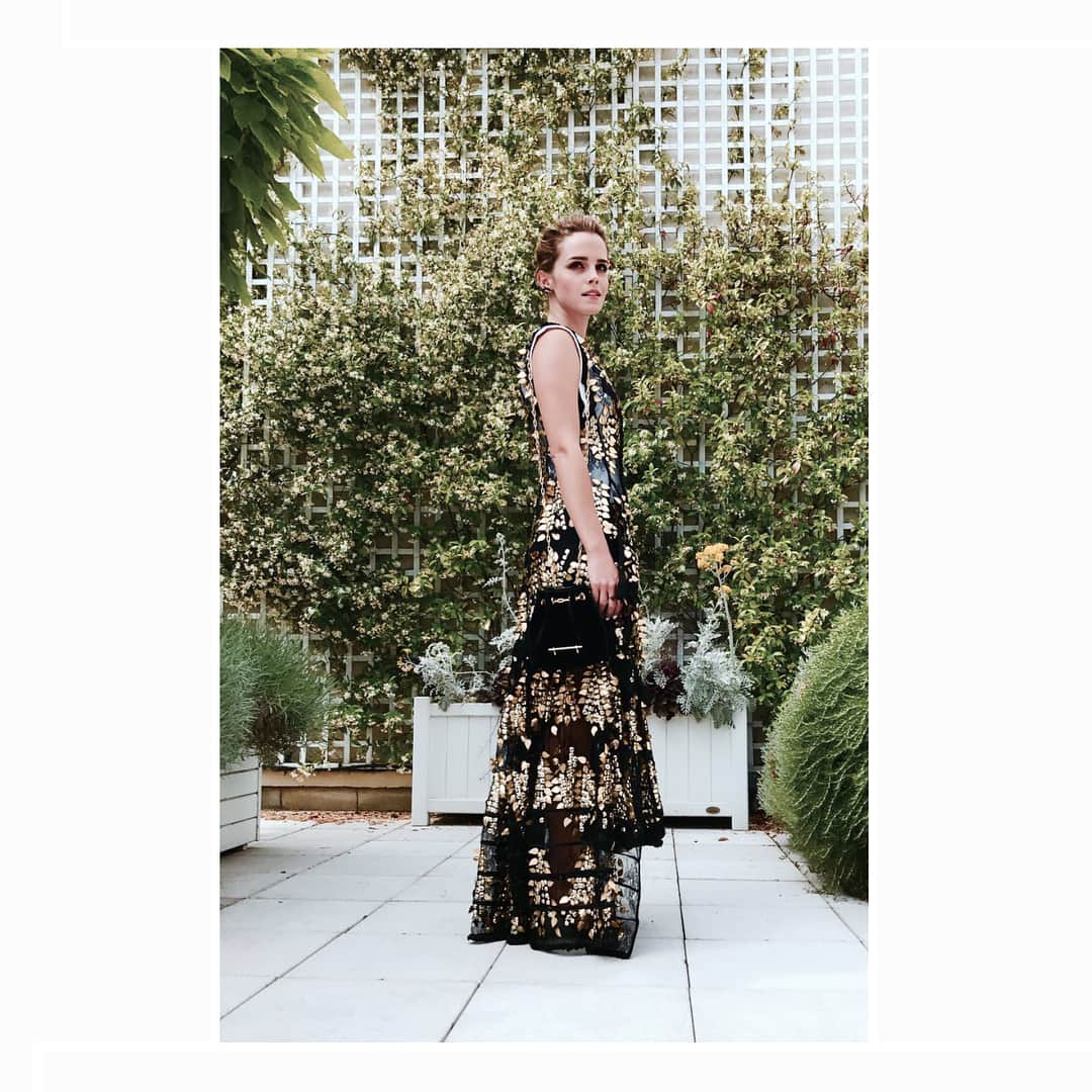 ザ・プレス・ツアーさんのインスタグラム写真 - (ザ・プレス・ツアーInstagram)「Paris photocall for the @wearethecircle, which is out in France on 12th July 🇫🇷⭕ Dress by @louisvuitton, embroidered by hand in Atelier Vermont in Paris. The silk lace was handmade in Caudry, a small French town that specialises in lace production, in an atelier that is certified by ‘Entreprise du Patrimoine Vivant’, which is a recognition to reward French companies for the excellence of their traditional skills, and aims to preserve traditional savoir-faire that is in danger of disappearing. The lace is made from Oeko-Tex 100 certified materials, which means that they don’t contain toxic substances.  Shoes made in Italy by @santoniofficial, whose HQ is powered by 4,000 solar panels. Santoni also runs a school where young people can learn the craft of shoemaking.  @fernandojorge uses small workshops in central São Paulo to manufacture all his pieces. His motivation is to stimulate the local craftsmanship and emphasise the quality of “Made in Brazil”. Bag made in a family-owned factory in Alicante, Spain by @m2malletier. The factory was opened in 1981 by shoe designer Jaime Romero and his wife, together with 3 of his sons. Today, 25 artisans from the local town of Sax work in the factory, and have all been working there for at least 15 years. Everything is handcrafted using skills and traditions which have been passed from generation to generation.  All fashion info verified by @ecoage  For skin, the organic concealer/foundation 'Un' Cover-Up in colour 22 by @rmsbeauty was used with the @janeiredale Active Light Concealer under the eyes. Silicone-free Bronzer by @vitaliberata Trystal Self Tanning Bronzing Minerals.  For eyes, the Ecocert certified @antonymcosmetics Natural Eyeliner Pencil in Brown and Organic Nosiette Eyeshadow were used. For brows, Jane Iredale Pure Brow Gel was used and @herbivorebotanicals Coco Rose Tint in Coral, which is suitable for vegans, was used to tint the cheeks. Lips are lined with Jane Iredale Lip Pencil in Crimson before @iliabeauty Arabian Knights was added.  All brands are cruelty-free and formulated using both natural, mineral and organic ingredients. Beauty info verified by @contentbeauty」6月23日 5時23分 - the_press_tour