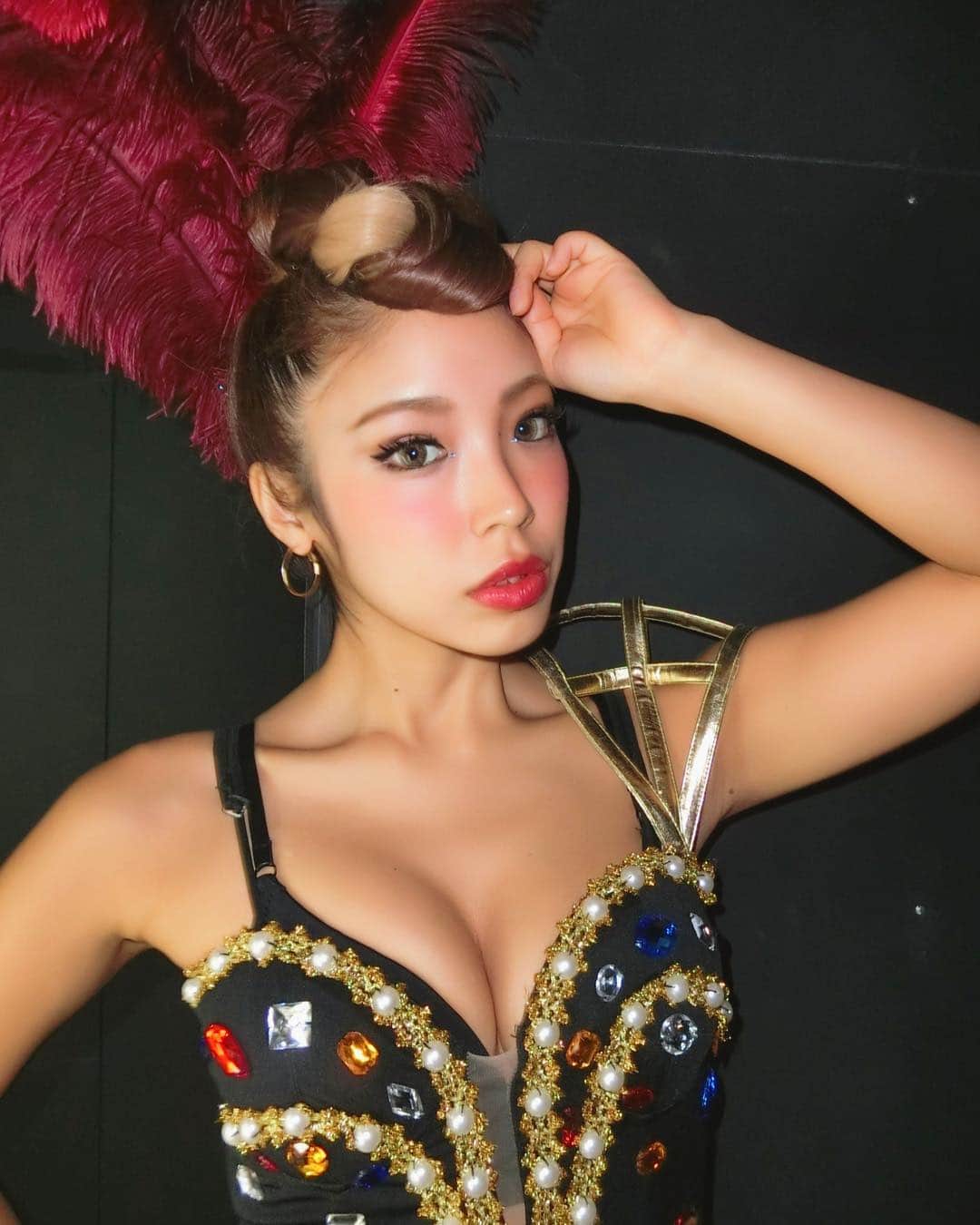 Linaのインスタグラム：「こんばんわ🌝 明日は @larus_kobe 4th anniversary🍾 で踊るよ🤡🎉✨ japarollさんと出演します👯🔥 皆んなでお祝いしましょー❤️ #japaroll #laruskobe #cyberjapan #cyberjapandancers #サイバージャパン #club #party #anniversary #costume #gogodancer」