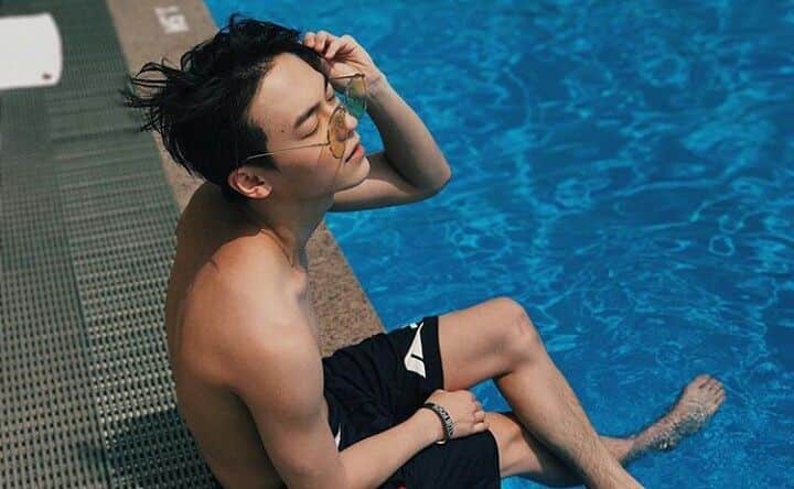 L.JOE のインスタグラム：「[Joe IG update]🌞🏊🍺 *Sexy boy*🔥💦」