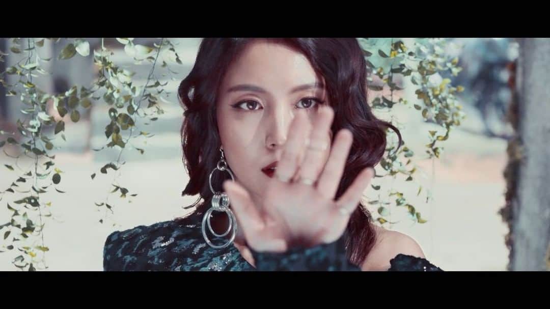 BoAのインスタグラム：「CAMO 2nd teaser #camo #BoA #teaser BoA_CAMO_Teaser Clip #2 http://tv.naver.com/v/1799393 June 26th.」