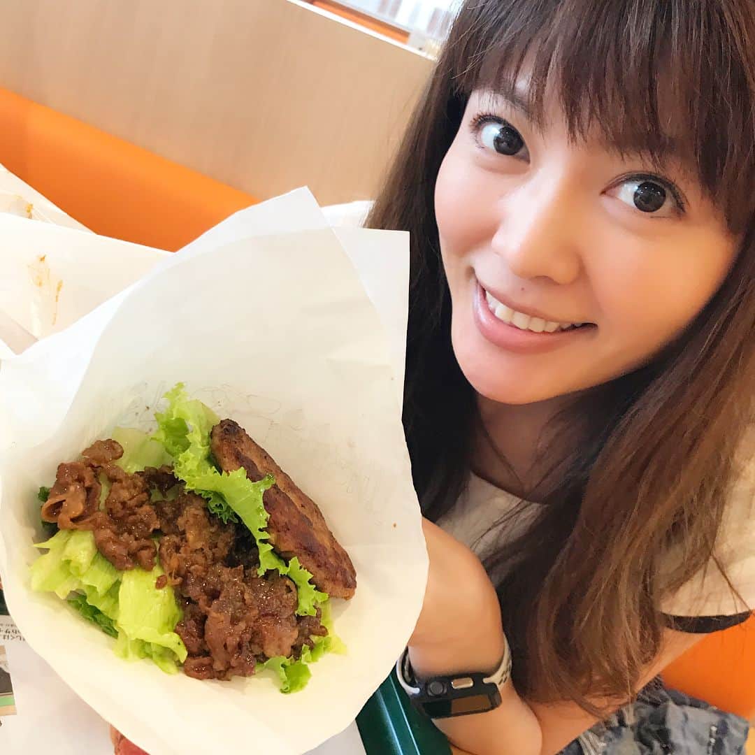 吉田千晃さんのインスタグラム写真 - (吉田千晃Instagram)「❤︎ #mosburger ❤︎ #にくにくにくバーガー  #パティ #焼肉 #チキン #パティ #全部お肉  #ご飯が食べたくなる #そんな味」6月23日 18時32分 - chiakiyoshida_