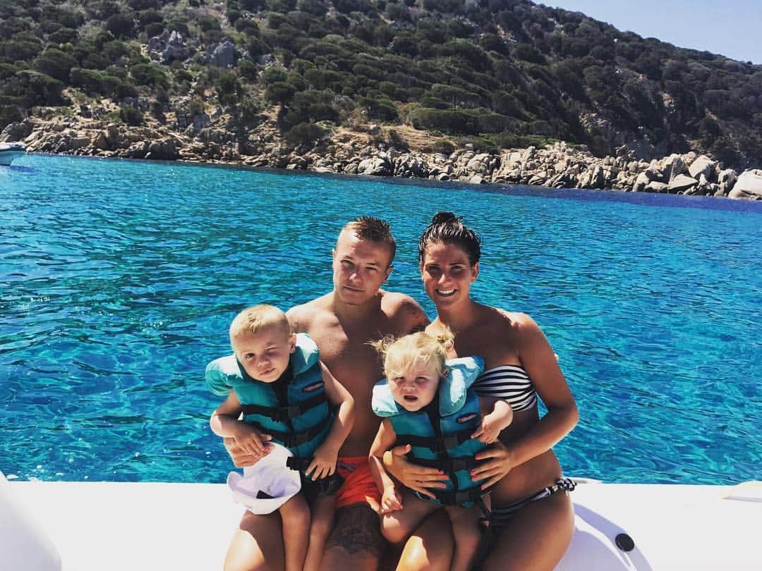 のインスタグラム：「Thanks prijsvrij! #family #familytime #sardinie #holiday #prijsvrij ☀️」