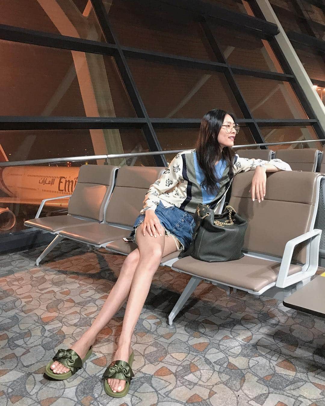 リウ・ウェンのインスタグラム：「That airport life ✌️」