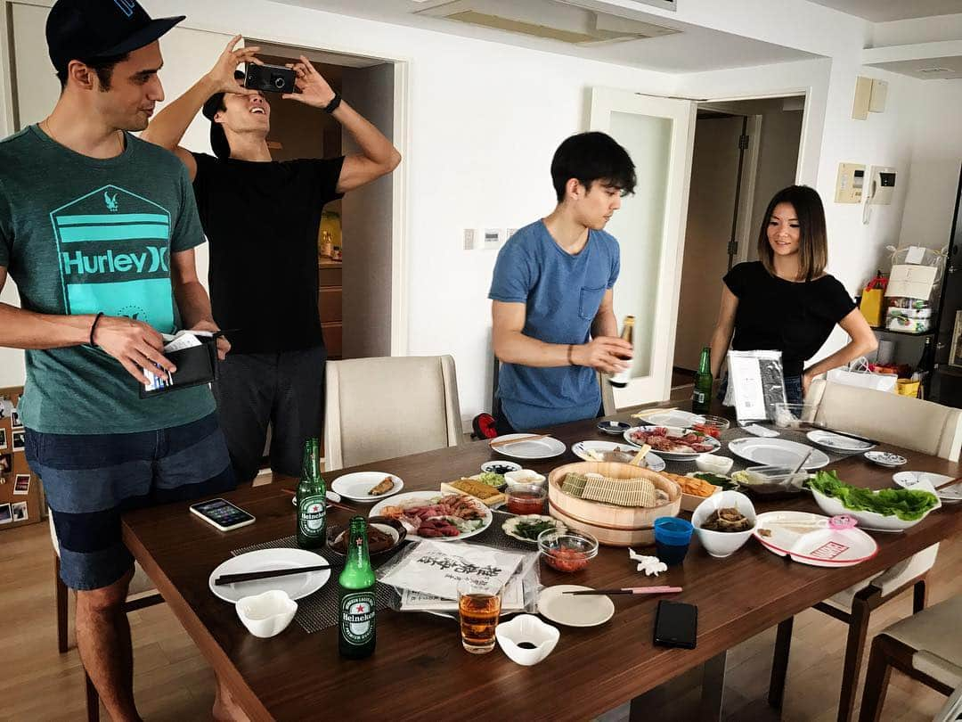 赤西仁さんのインスタグラム写真 - (赤西仁Instagram)「Hand-roll Sushi/BD Party! 手巻き寿司パンティ！！ Credit to: @shuuumps  #Fam #BDP #Funlife #Sushi #Homemade #Fuqyea #手巻き寿司」6月24日 17時51分 - jinstagram_official