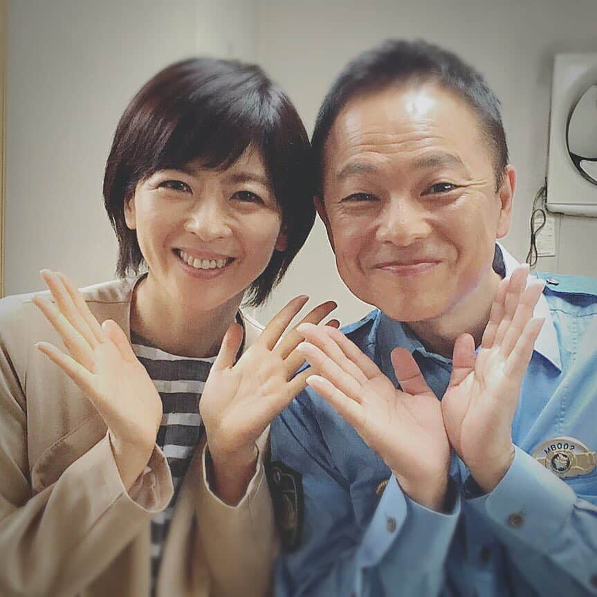 中山忍さんのインスタグラム写真 - (中山忍Instagram)「明るく朗らかな恵俊彰さん⭐︎ 署長のおかげで、現場は和気あいあいとして とっても楽しかったです🎵  6月26日OA #ある日の撮影風景  #TBS#月曜名作劇場  #はぐれ署長の殺人急行2  #秩父鉄道#パレオエクスプレス」6月24日 18時35分 - _shinobu_nakayama_