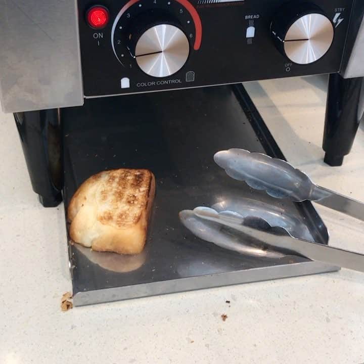のインスタグラム：「🍞🌞」