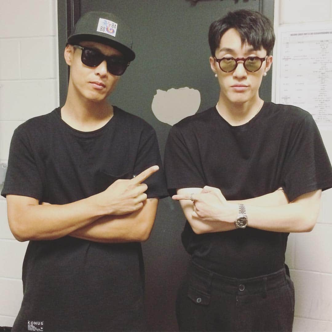 DANNY のインスタグラム：「👉 👈 @ziont #kcon」