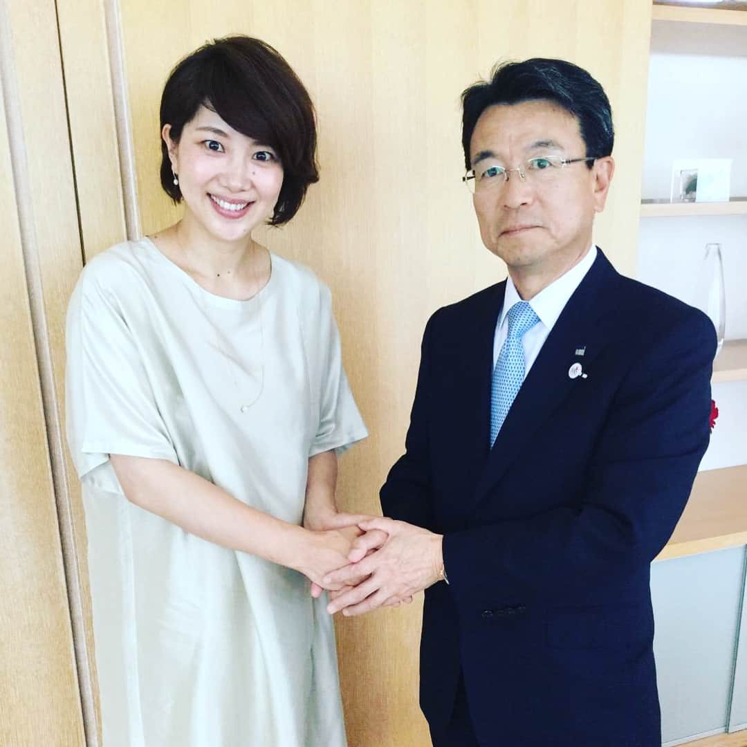 潮田玲子さんのインスタグラム写真 - (潮田玲子Instagram)「小野薬品工業株式会社代表取締役相良社長と対談させて頂いた内容が昨日の読売新聞に一面掲載されました。 すこやカラダ大作戦のことをはじめ、これからも子供達のために健康のために何か一緒に活動できたら良いですねとおっしゃって下さいました！ 一緒にまた素敵なイベント考えていきたいと思います^_^ 相良社長ありがとうございました。  #小野薬品 #相良社長 #対談 #読売新聞 #すこやカラダ大作戦 #素敵なイベントでした」6月25日 14時27分 - reikoshiota_official