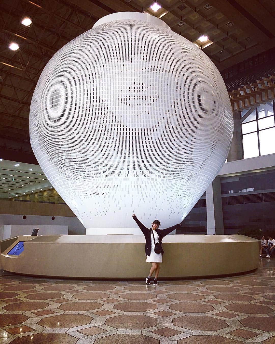 愛美さんのインスタグラム写真 - (愛美Instagram)「韓国ありがとうございました〜◎ 次来る時はゆっくり観光したいです。笑顔が素敵な謎の壺。 #ootd」6月26日 0時17分 - aimin_official