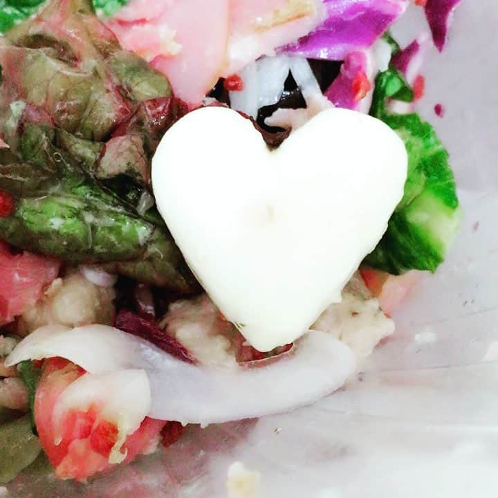 広瀬奈々美のインスタグラム：「サラダ食べてたらチーズがハートだった♡ #女子力高い#あたしにも女子力あったみたい#サラダランチ#これが女子力？」