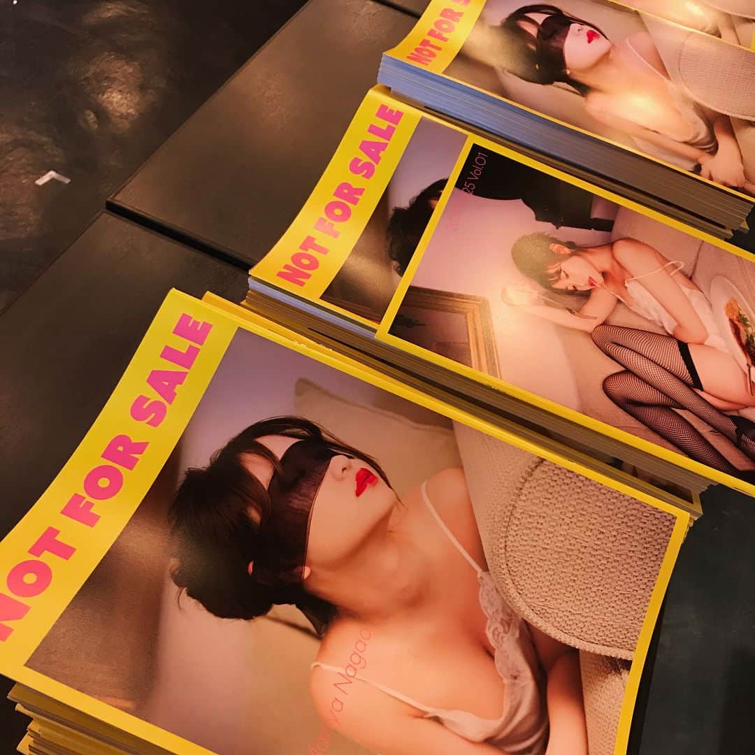 のインスタグラム：「#週プレ酒場 【限定写真集】 not for sale #週刊プレイボーイ」
