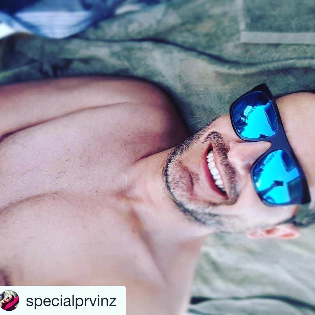 アルエロデザインのインスタグラム：「thanks to @specialprvinz and @barbaraforia #magicsummer #mood #beautifulpeople #teatre #radio #rtl #hot #sunglasses #cool #fashion #travel #happydays #tagsforlike #outfit #sanfelicecirceo #despacito」