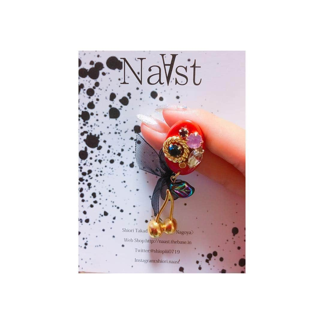 二村春香のインスタグラム：「週末の握手会で着けます❤️ #Na∀st #ピアス #アクセサリー」