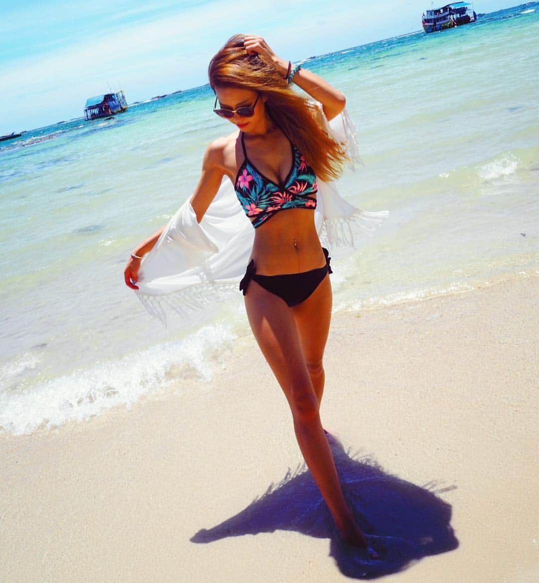ᗰᗩYᑌᑕᕼIさんのインスタグラム写真 - (ᗰᗩYᑌᑕᕼIInstagram)「Life is better with a 👙💕 @amicus_official . . 24歳残り2週間ちょっと。 まだまだ仕事も遊びも 自分のやりたい事を 頑張ります😍🤙🏾💕🌺 ． ． . #beachgirl #summertime #resort #beachlife #loveyourself #fitness #instagood #workouttime #bikini #ビーチガール #ビーチ #ワークアウト #リゾート #プライベートビーチ #ビキニ #ブラジリアンビキニ #ロングヘアー #日焼け #小麦肌」7月22日 8時28分 - techimayuchi