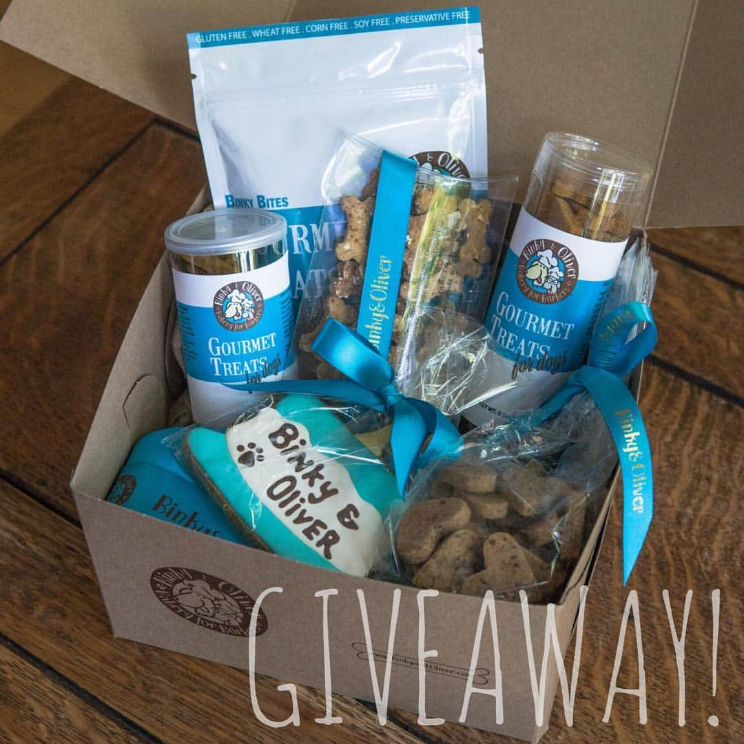 Loki the Corgiのインスタグラム：「GIVEAWAY CLOSED! 🚫  We have partnered with @binky_and_oliver to give away a box of Binky & Oliver’s gourmet dog treats! These healthy, artisan-style dog treats are baked in small batches by boutique bakeries, and delivered monthly to your doorstep! - To enter you must: 1. FOLLOW @binky_and_oliver 2. LIKE and COMMENT below to let us know you have entered Contest ends Monday 7/24 at 6 pm PST. Winner will be chosen at random, notified through DM, and announced on this post. Good luck! - If you want to make sure you get a box for August, there is only one week left to place your order at www.binkyandoliver.com! Use promo code CORGI for 20% off :) Winner: @kelli.akiko.powerlifts 🎉」