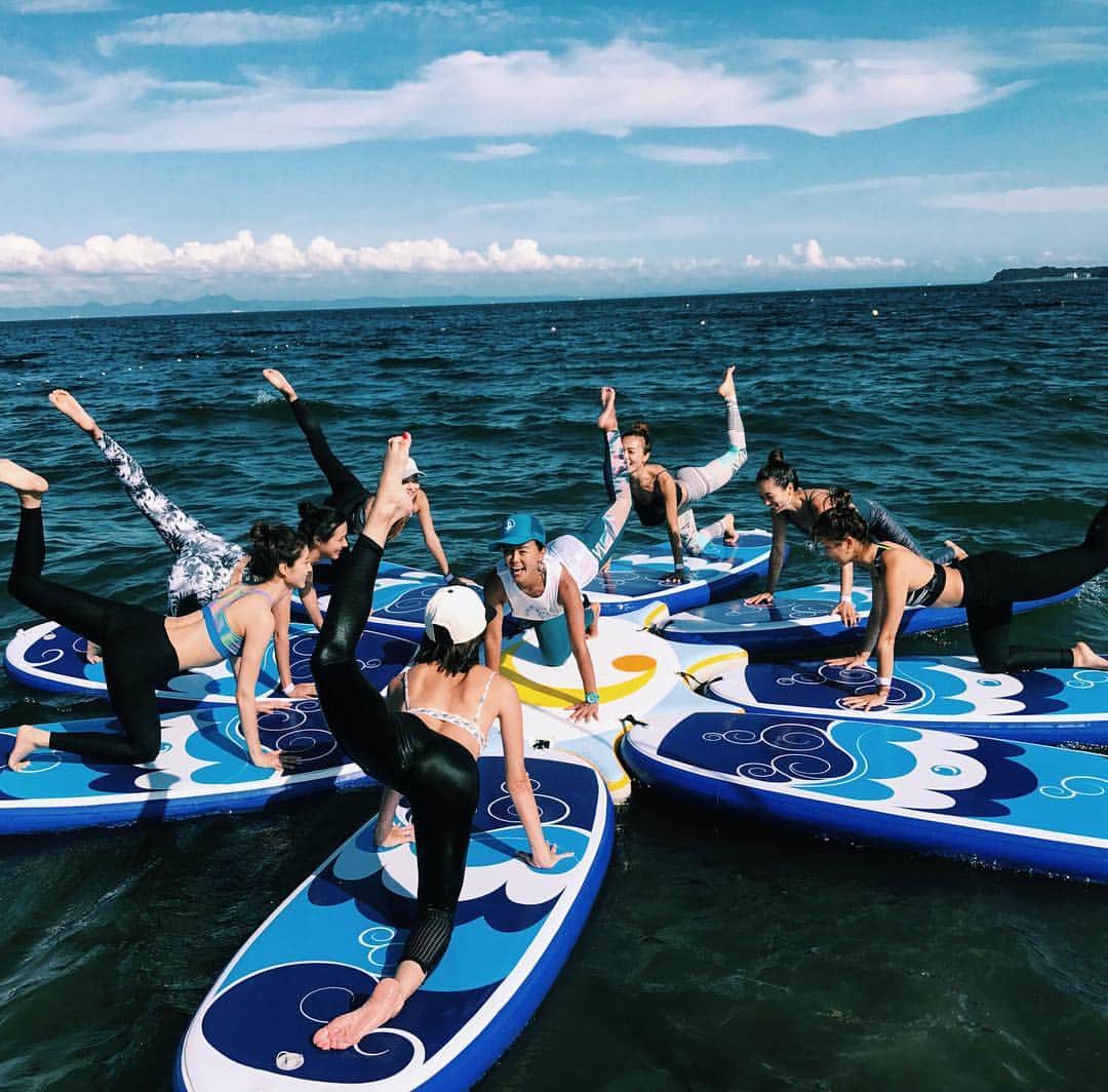 島袋聖南さんのインスタグラム写真 - (島袋聖南Instagram)「荒波の中SUP YOGA🏄‍♀️ でも波の揺れも感じれて楽しかった😆💓 @ri2kotanaka さん @shoko_kapalili_official さん ありがとうございました🙏🏾✨ #naturalbeautycamp  #ナチュラルビューティーキャンプ #yoga」7月22日 16時53分 - seina4444