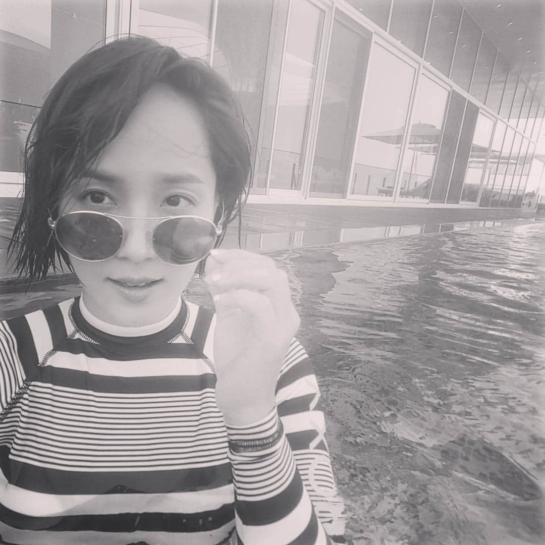 ユジンさんのインスタグラム写真 - (ユジンInstagram)「#부산가족여행 #아난티코브 #힐튼부산 #루프탑풀 따뜻한물에서 물놀이~^^」7月22日 13時18分 - eugene810303