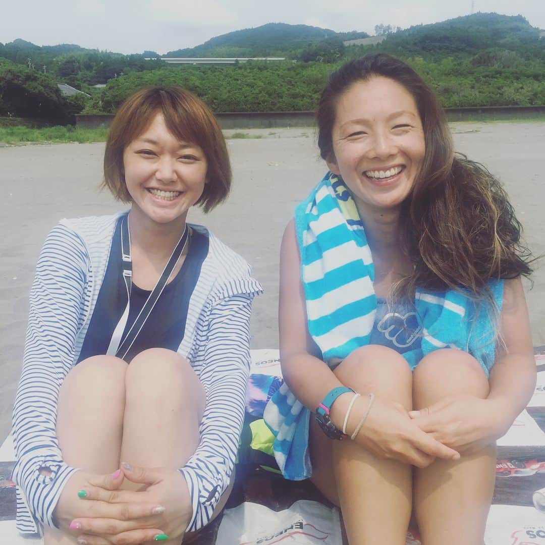 深瀬智聖さんのインスタグラム写真 - (深瀬智聖Instagram)「今日は宮崎へ！！ サーフィンに挑戦🏄‍♀️ロケでした✊🏻熊本の女性プロサーファー永田佐知子さんにレッスンして頂いて、海へ…！！！！ 果たしてうまくできたでしょうか！海水飲みまくったよ笑  みなさん本当に優しく指導して下さって、お陰で初サーフィン楽しめました✊🏻ありがとうございました！！ 詳細はまた後日…👍👍👍🌈 #永田佐知子 さん #熊本 #サーフィン  #ロングボード #金ヶ浜  #宮崎」7月22日 15時47分 - chiseifukase